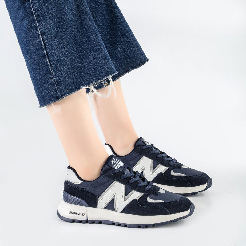 4-2.jpg کفش و کتانی زنانه و دخترانه مدل نیوبالانس NEWBALANCE رنگ سرمه ای سفید کد M677 - Image 1