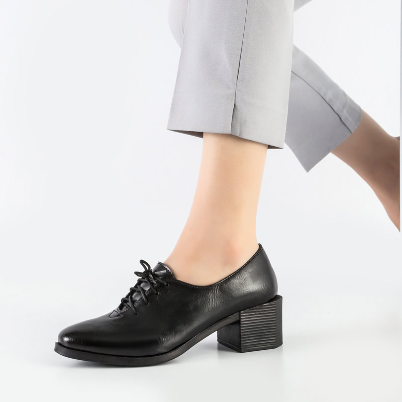 40.jpg کفش طبی زنانه و دخترانه مدل بندی رنگ مشکی کد M711 - Image 1