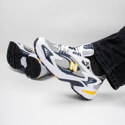 کتونی اسپرت مردانه و زنانه مدل نیوبالانس725  NEW BALANCE رنگ سفید زرد کد 9995