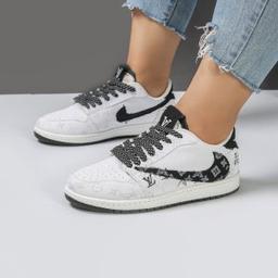 کفش کتانی زنانه و دخترانه مدل نایک ترویس NIKE TRAVIS رنگ سفید مشکی کد M31502