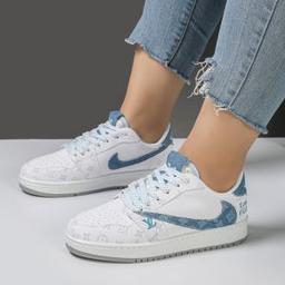 کفش کتانی زنانه و دخترانه مدل نایک ترویس NIKE TRAVIS رنگ سفید آبی کد M31501