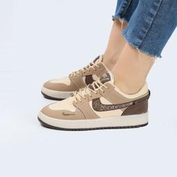 کفش و کتانی زنانه مدل NIKE AIR JORDAN 1 رنگ کرم قهوه ای کد M5819