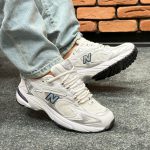 کتونی اسپرت مردانه و زنانه مدل نیوبالانس725  NEW BALANCE رنگ سفید نقره ایی کد 9991 - Image 4