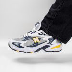 کتونی اسپرت مردانه و زنانه مدل نیوبالانس725  NEW BALANCE رنگ سفید زرد کد 9995