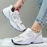 کفش و کتانی اسپرت زنانه مدل نیوبالانس 530 رنگ سفید نقره ای کد 48160