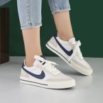 کفش و کتانی زنانه رنگ سفید سرمه ای مدل نایک NIKE کد M209