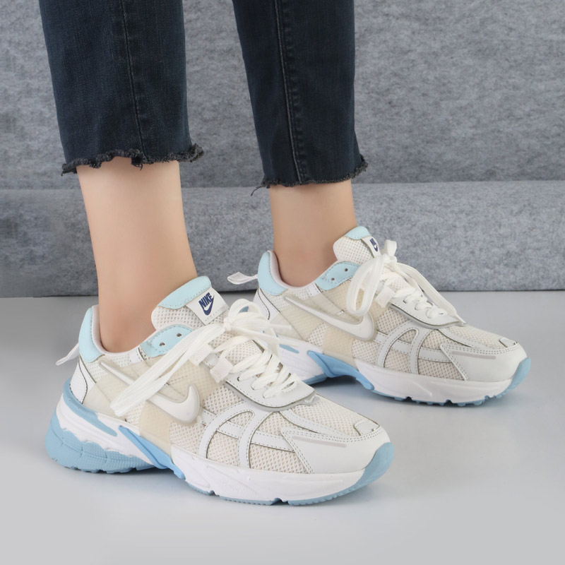 30.jpg کفش و کتانی اسپرت زنانه مدل نایک کوشلون NIKE V2K رنگ سفید آبی کد 41825 - Image 1