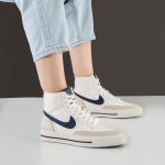 کفش و کتانی زنانه مدل نایک نیم ساق رنگ سفید سرمه ای مدل نایک NIKE کد M571 - Image 2