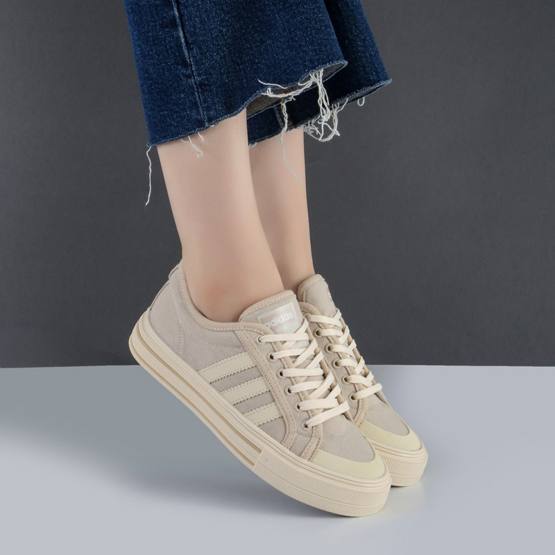 26-2.jpg کفش و کتانی زنانه و دخترانه مدل آدیداس ADIDAS رنگ کرم کد F107 - Image 1