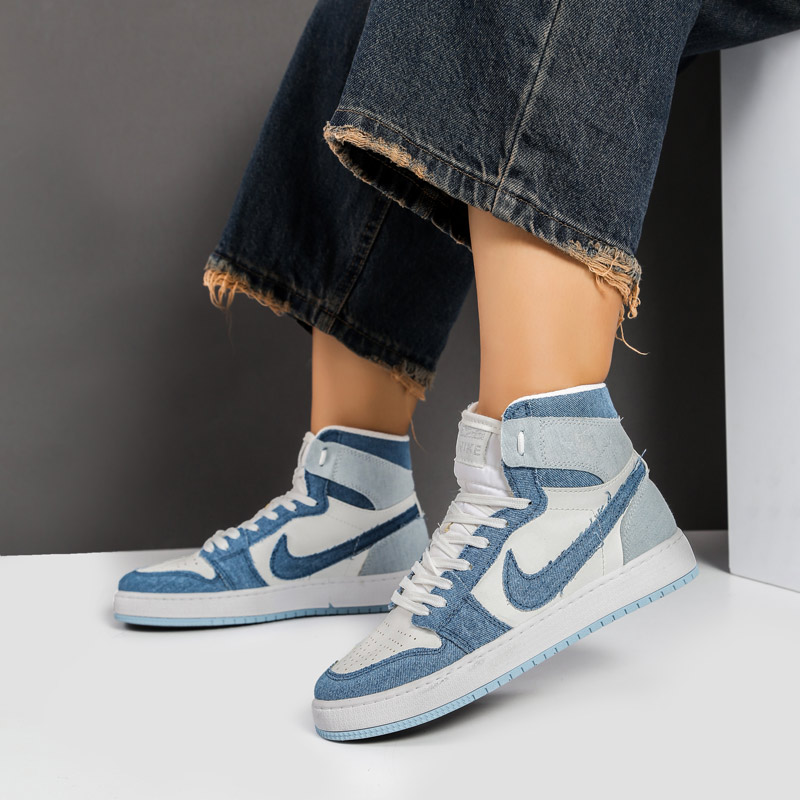 10-4.jpg کفش و کتانی زنانه و دخترانه رنگ سفید آبی مدل نایک NIKE Jordan 1 ساقدار کد M754 - Image 1