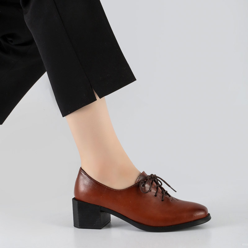 24-1.jpg کفش طبی زنانه و دخترانه مدل بندی رنگ عسلی کد M700 - Image 1