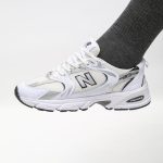 کفش و کتانی اسپرت مردانه و زنانه مدل نیوبالانس 530 رنگ سفید نقره ای کد 47168 - Image 2