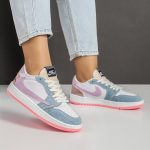 کفش کتانی زنانه و دخترانه مدل نایک NIKE Jordan 1 VOODOO رنگ سفید صورتی کد M750 - Image 2