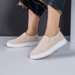 کفش اسپرت و راحتی زنانه و دخترانه بغل کش رنگ کرم کد M976 - Image 2