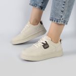 کفش و کتانی ونس راحتی زنانه و دخترانه مدل YEERFA رنگ کرم کد M982